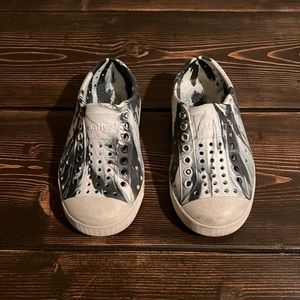 Native Jefferson kids shoes size 8